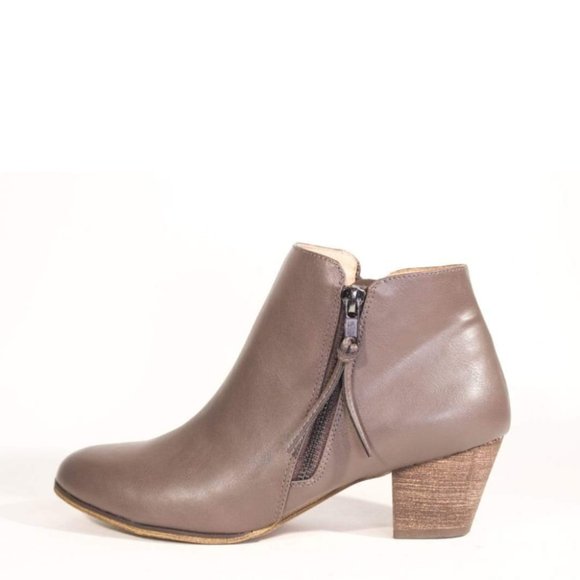 Chelsea Crew Logan Vegan Leather Angle Boots - Picture 3 of 8